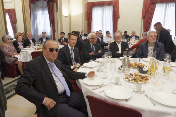 Carlos Fabra vuelve a dejarse ver en un acto del PP tras su acercamiento a Vox