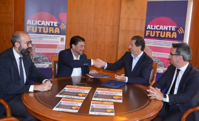 Everis firma un convenio con el Ayuntamiento de Alicante para acercar la ciencia y la tecnología a los niños 