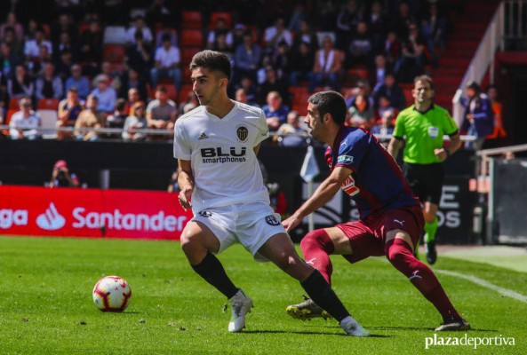 Ferran se convierte en el más joven en alcanzar 50 partidos en el Valencia
