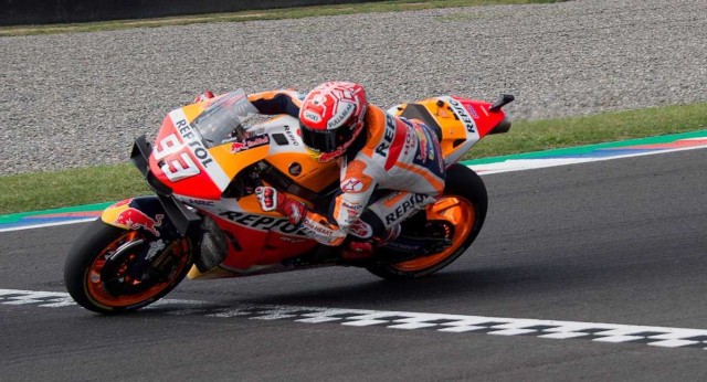 Márquez arrasa y logra con Rins y Viñales un podio español