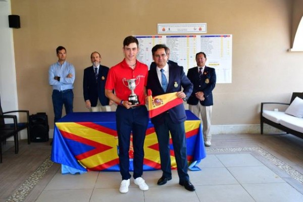 El golfista castellonense José Luis Ballester Barrio se corona como la gran promesa española al lograr el campeonato sub-16