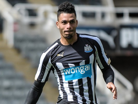 El Newcastle de Benítez traspasa a Rivière, exjugador de Osasuna, al Metz
