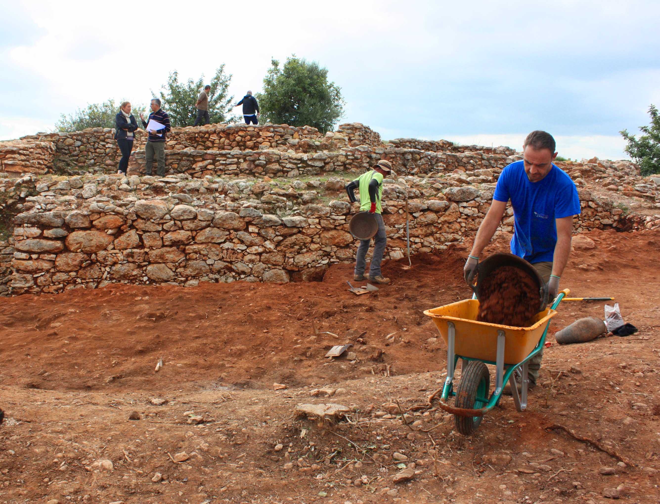 Almassora proyecta sacar al exterior más de 80 metros de muralla en el yacimiento del Torrelló