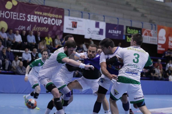 Benidorm y Anaitasuna igualan tras un duelo vibrante