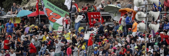 Perfiles variopintos entre los asistentes al GP de Jerez en la 'Catedral'

