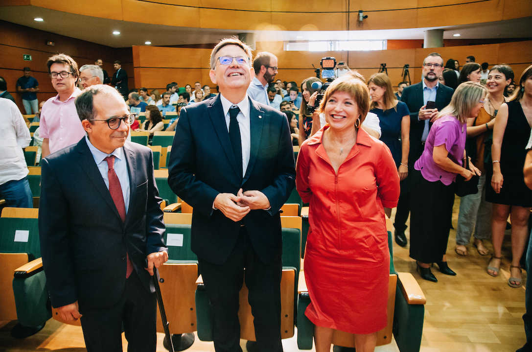 Enrique Soriano, Ximo Puig y Empar Marco Foto: KIKE TABERNER - 