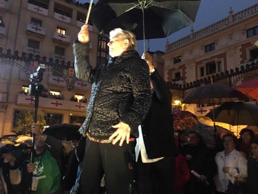 La lluvia no detiene la Fiesta en Alcoy
