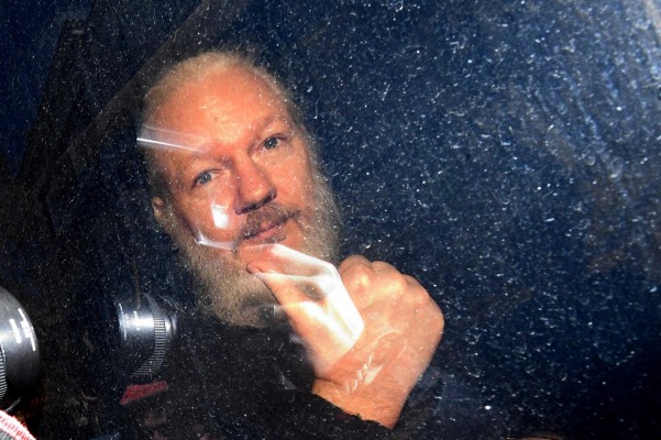 Detenidos los cuatro alicantinos denunciados por extorsionar a Julian Assange 