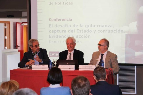 La corrupción y el soborno equivalen al 2% del PIB mundial, según Daniel Kaufmann