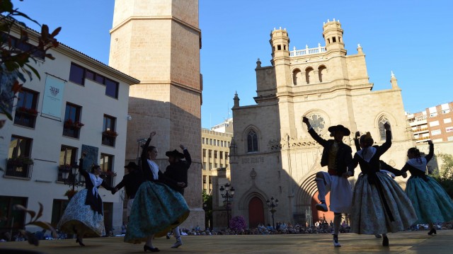 Castelló balla al ritme del folklore amb el Festival de Danses de l'Antiga Corona d'Aragó 