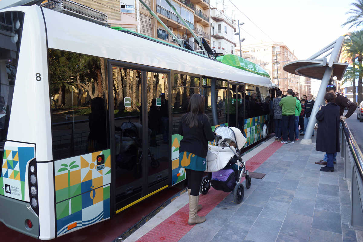 El TRAM de Castelló funciona con electricidad en gran parte de su recorrido. - 