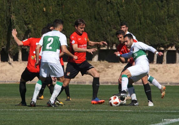 Nico Rodríguez pasa revista a las instalaciones donde juega sus partidos el fútbol base del Elche