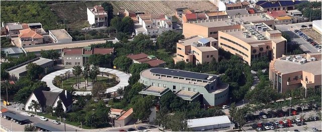 La UMH presenta el pliego para el plan y la reforma del edificio Noria II en Orihuela Desamparados 