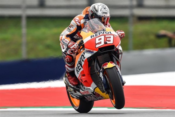Márquez, pole de récord en Silverstone por delante de Rossi y Crutchlow