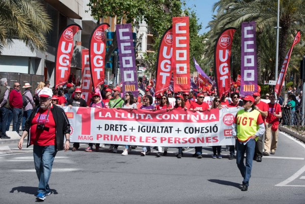 Los sindicatos vencen al macropuente y la resaca electoral para pedir 
