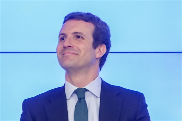 Casado se lanza al ataque contra Vox y Cs y presenta el nuevo lema del 26M: 