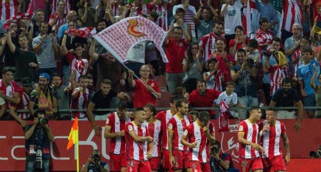 La ambición del Girona le otorga un triunfo histórico ante un gris Málaga