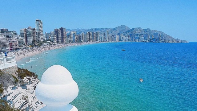 Los hoteles del litoral de la Comunitat esperan una ocupación del 77,64% durante el Puente de Mayo