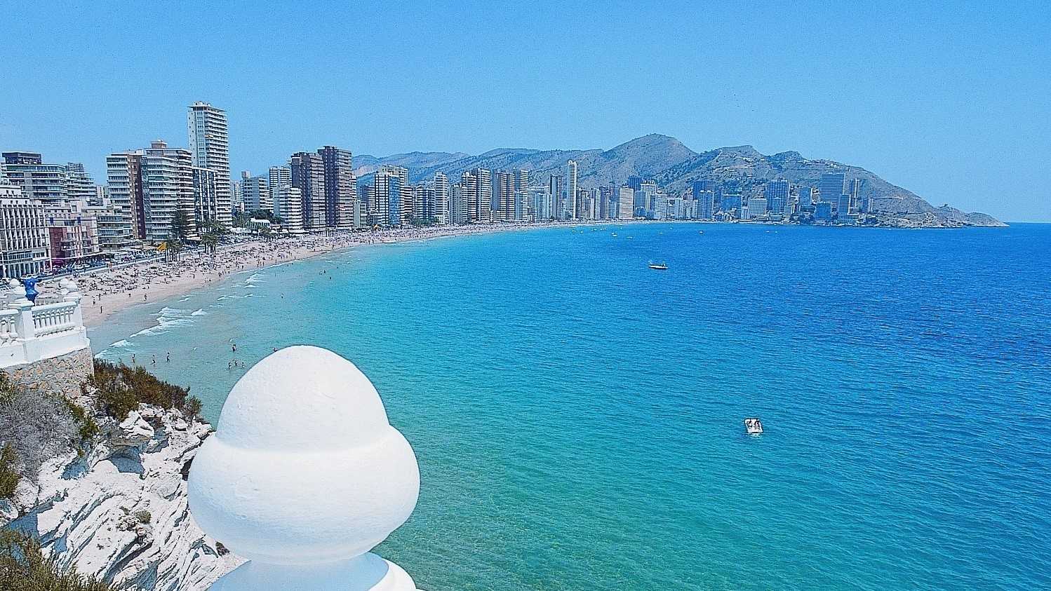 Los hoteles del litoral de la Comunitat esperan una ocupación del 77,64% durante el Puente de Mayo
