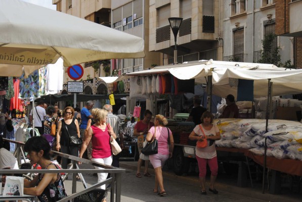 El mercado ambulante de Vila-real abre este primero de mayo a petición de los vendedores