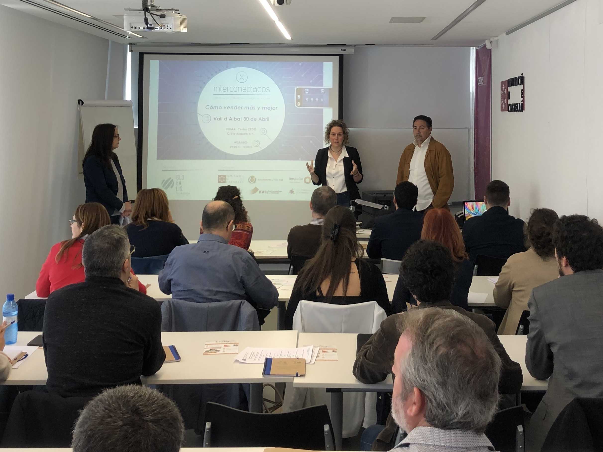 Un momento de la reunión empresarial celebrada este martes en el Cedes de la Vall d'Alba. - 