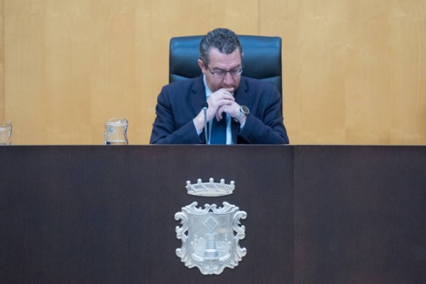 Toni Pérez obtiene su primer fracaso de presupuesto por la negativa de la oposición
