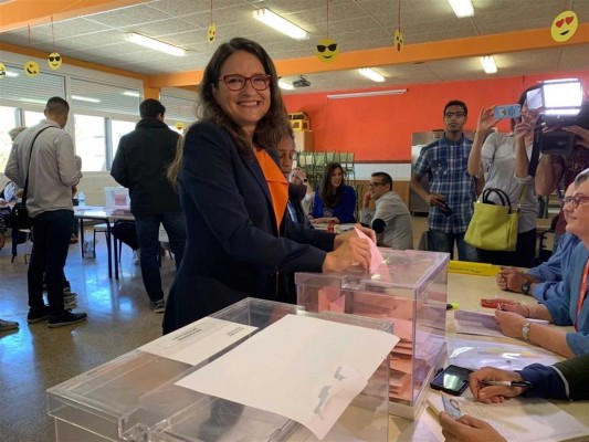 Compromís superaría en votos al PSPV pero los socialistas obtendrían más escaños, según el sondeo de COPE