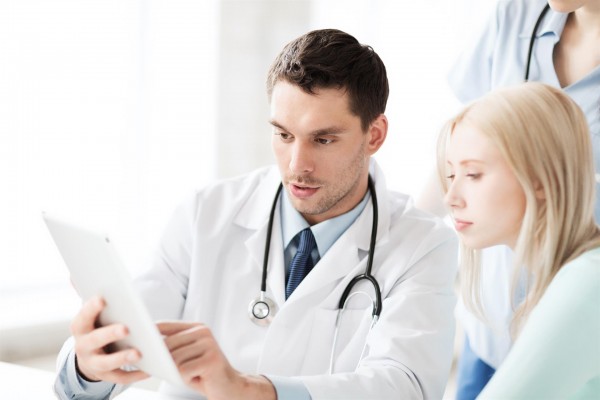 Los pacientes con cáncer que usan terapias alternativas se lo suelen ocultar a sus médicos