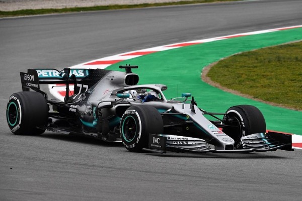Bottas bate a Hamilton en Azerbaiyán y recupera el liderato en el Mundial