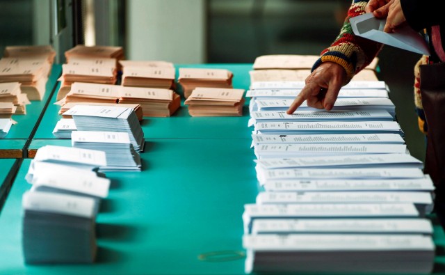 Los principales candidatos de las autonómicas del 28-A 'madrugan' para votar