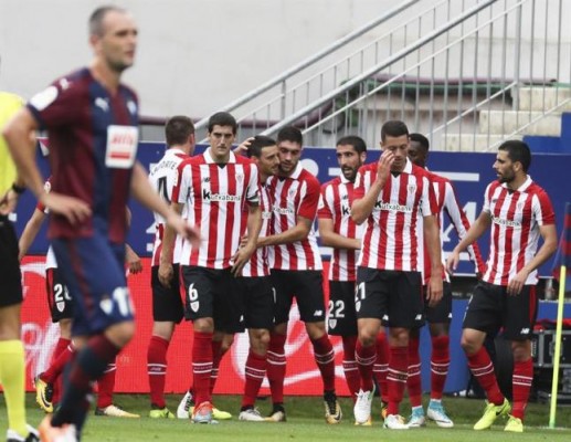  La cabeza de Aduriz resuelve el derbi