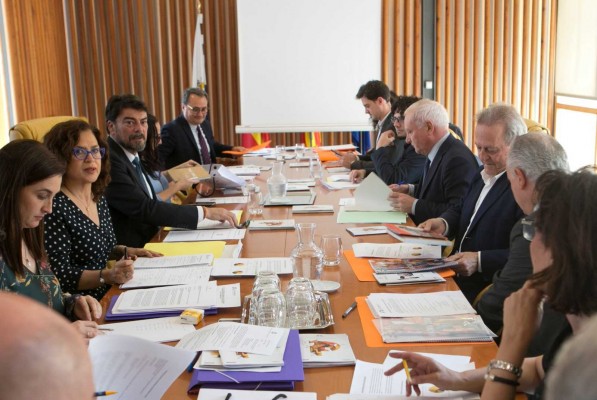 El Principal entra en campaña: el PP reprueba a Sanguino; el Consell frena las cuentas de 2019 