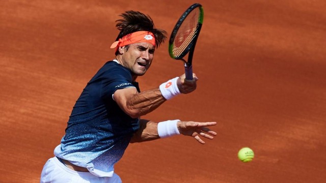 Nadal despide a Ferrer de su último Godó y se clasifica para cuartos