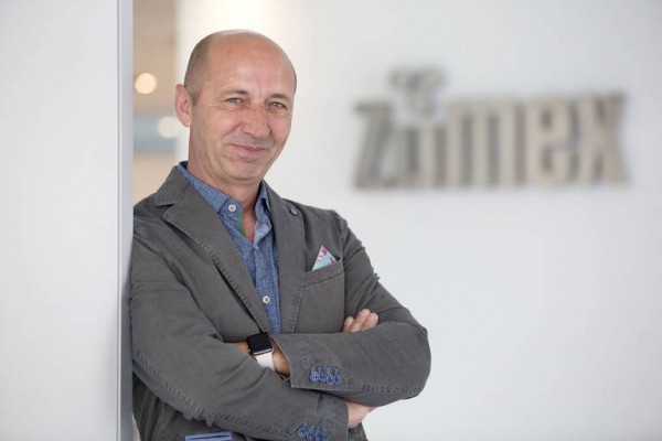 Zumex se lanza al 'vending' con el zumo de naranja natural