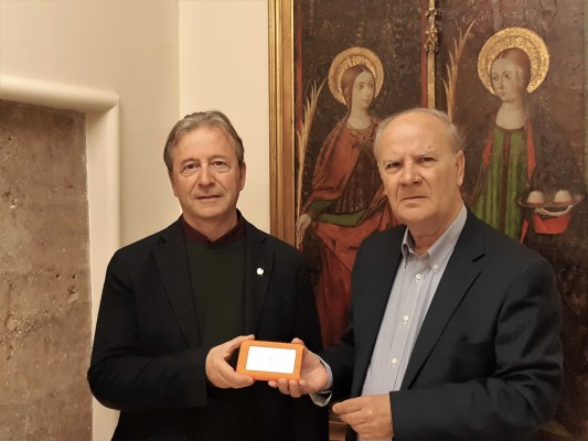 L'Acadèmia Valenciana de la Llengua lliura a Vila-real milers de documents notarials digitalitzats