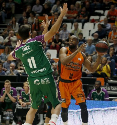 Valencia Basket se da un festín a costa de Unicaja y afianza la cuarta plaza (96-57)