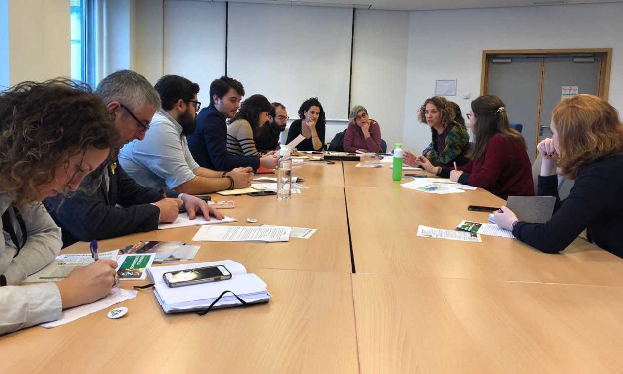 El Parlamento Europeo admite la petición vecinal y estudiará las emisiones del polígono del Serrallo