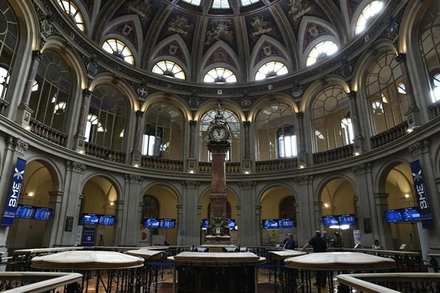  El Ibex 35 cede un 0,3% a media sesión y pierde los 9.500 puntos