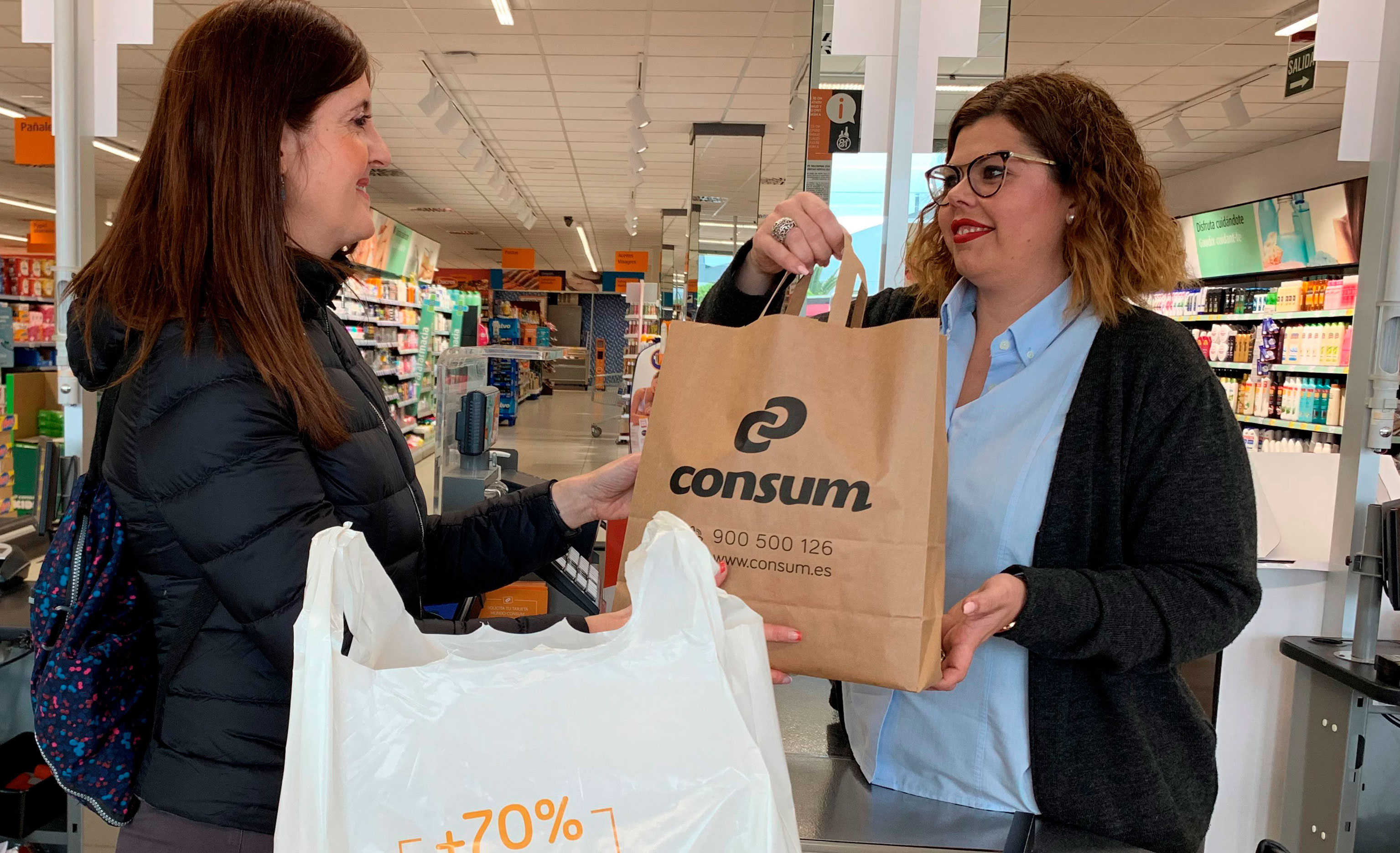 Consum reducirá un 80% el uso de plástico con la introducción de nuevas bolsas de material reciclado