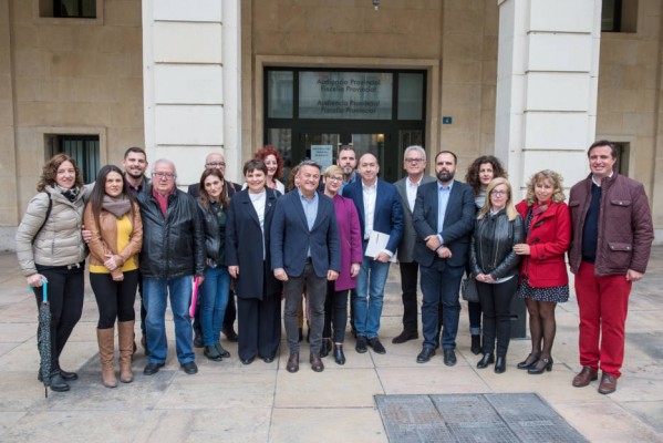 El PP pugna por las 141 alcaldías; el PSOE, por 132; Compromís supera a Cs; Podemos, 33 y Vox, 20