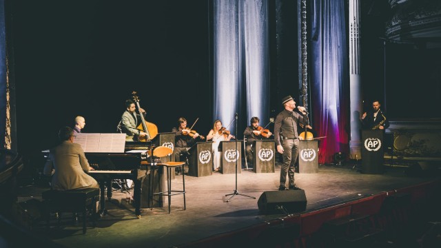 El 'crooner' valencià Javier Botella puja a l'escenari del Palau de la Música