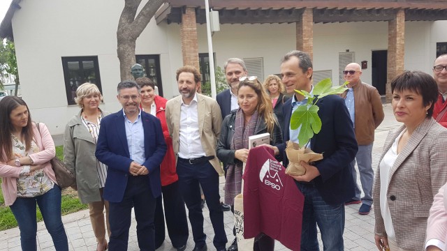 Pedro Duque visita la EPSO en Orihuela para destacar sus líneas de investigación