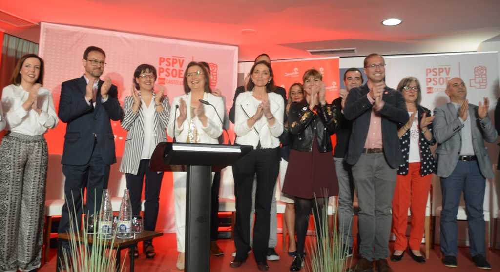 La ministra Reyes Maroto amadrina a la socialista Miralles en Benicarló y pide el voto de los indecisos