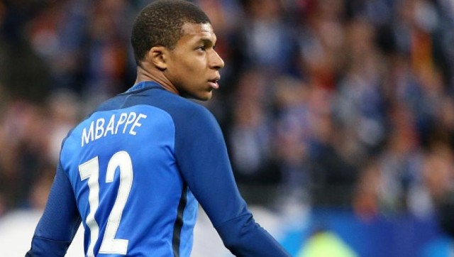 Mbappé se concentra con Francia mientras espera a fichar por el PSG