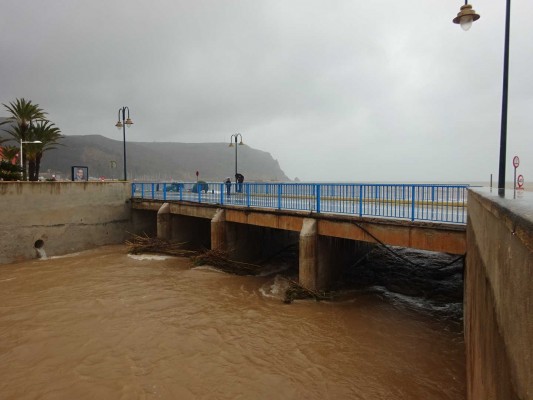 El temporal de lluvia deja 250 l/m2 en Xàbia y obligan a desalojar un camping