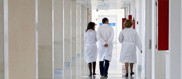 Los partidos prometen menos lista de espera en la sanidad pública y más prestaciones 
