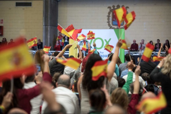 Vox en Alicante: récord de asistencia, mucha España y un nuevo PHN como promesa