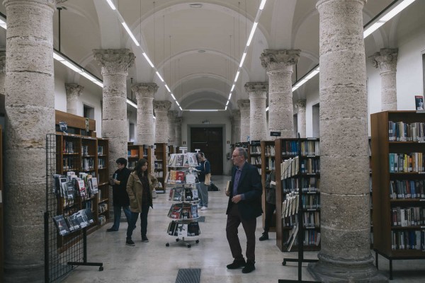No solo libros: las bibliotecas alzan la voz y exigen que les des un poco de cariño