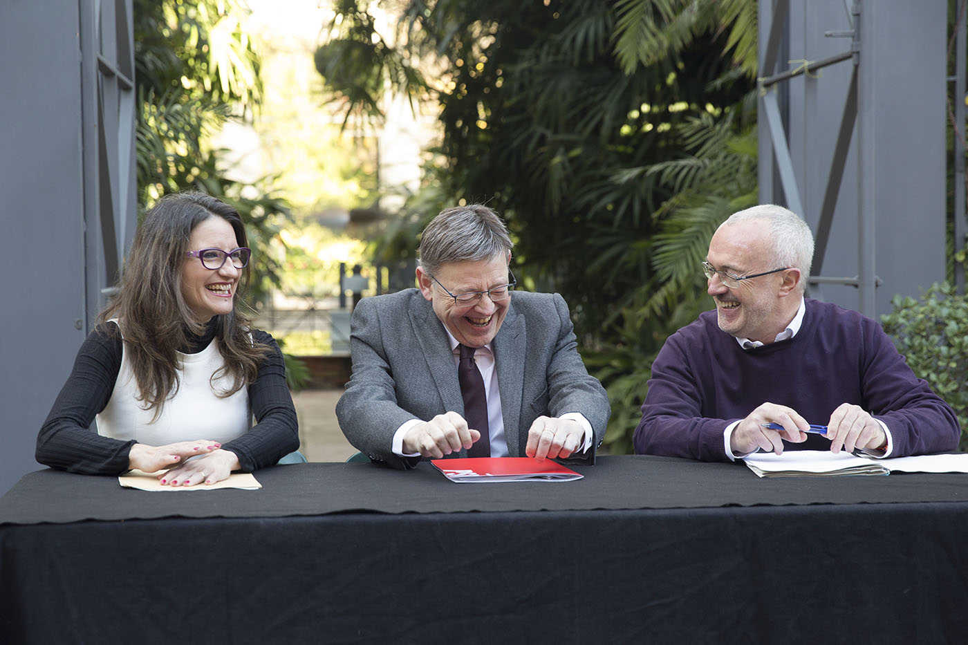 Mónica Oltra, Ximo Puig y Antonio Montiel, el día de la firma del pacto. Foto: MARGA FERRER - 