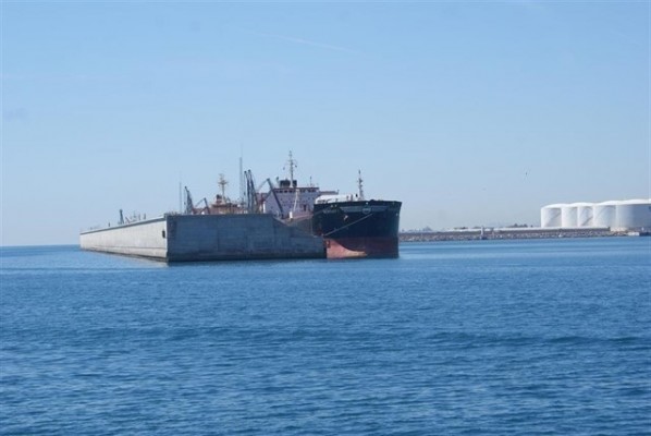 El puerto de Castelló cierra al tráfico marítimo por el temporal